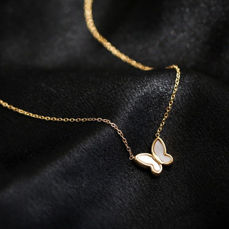 Halskette mit Schmetterling Anhänger – Nobelblu